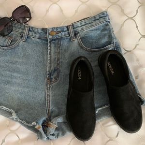 Soda Reign Slip On Sneakers Size 7 Black Like New!